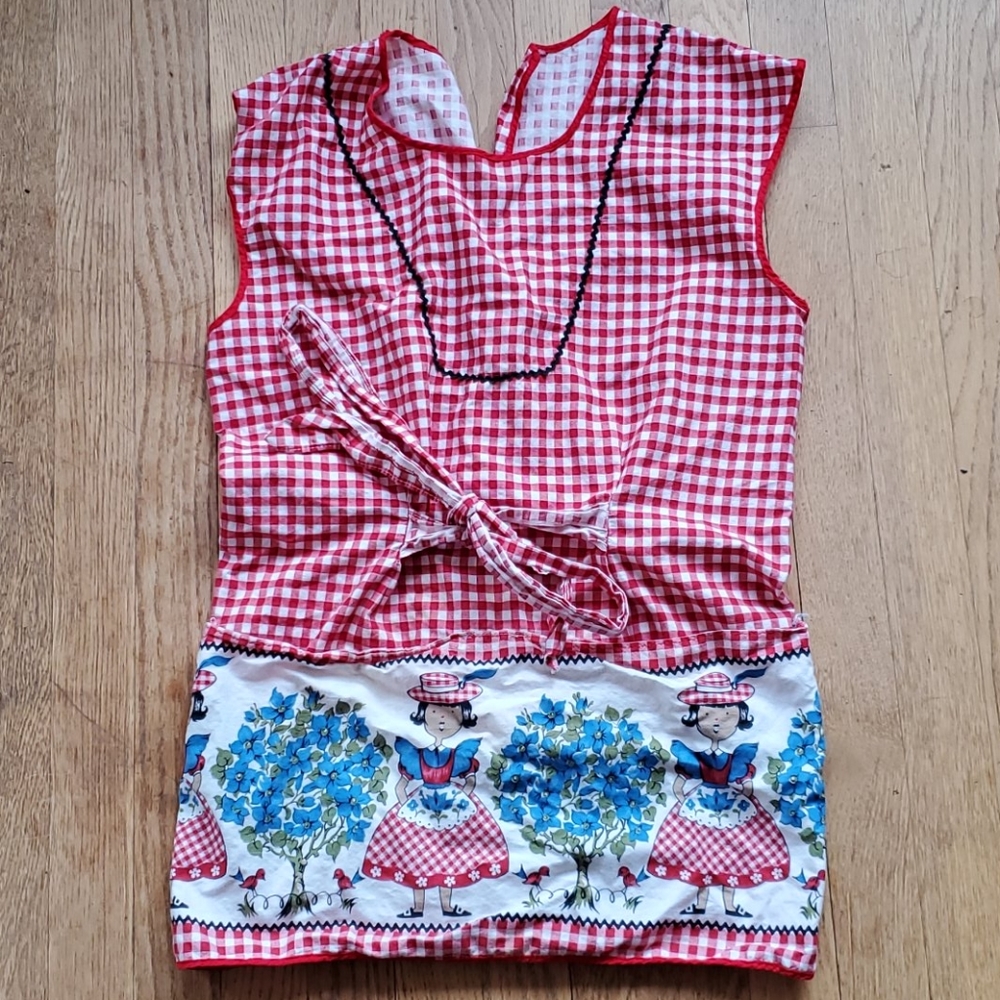 Vintage handmade smock apron with pockets